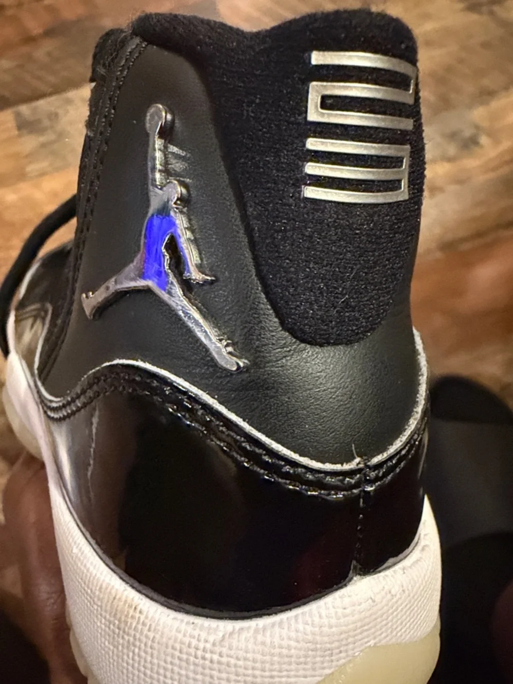 Air Jordan 11 Retro Black/White with Gum Sole Kids Size 4Y - Picture 8 of 8